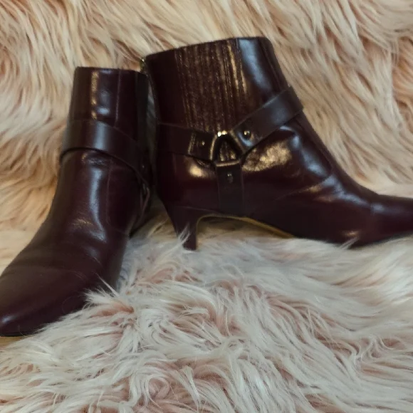 Vince Camuto Brown Ankle Boots with Buckle Straps - Picture 16 of 16